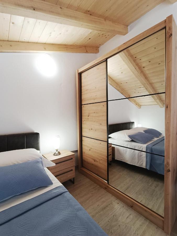 Apartman Gallery Freya Zara Esterno foto