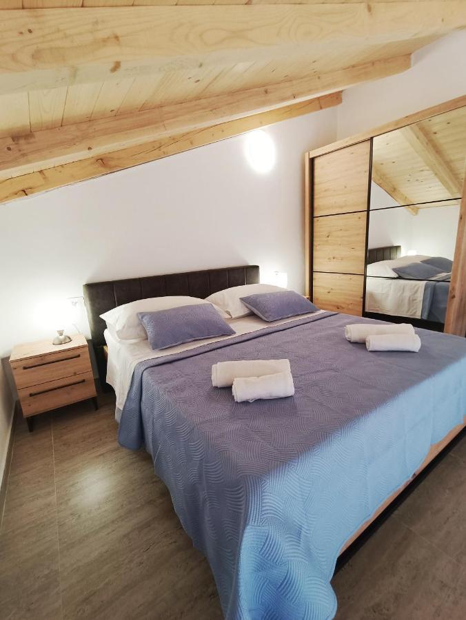 Apartman Gallery Freya Zara Esterno foto