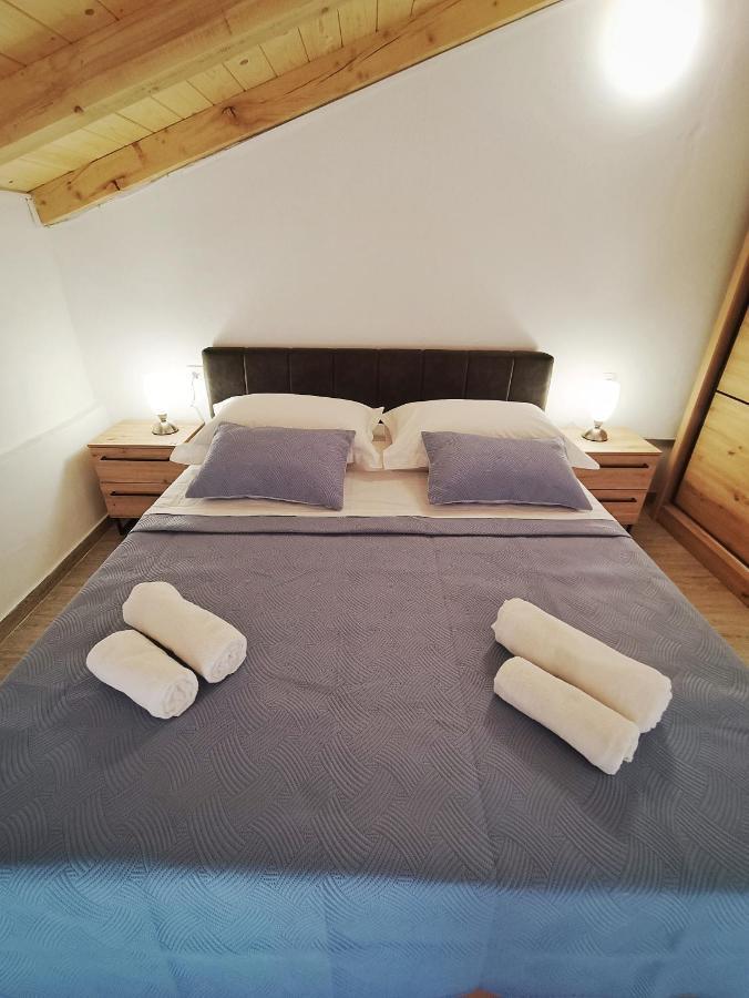 Apartman Gallery Freya Zara Esterno foto