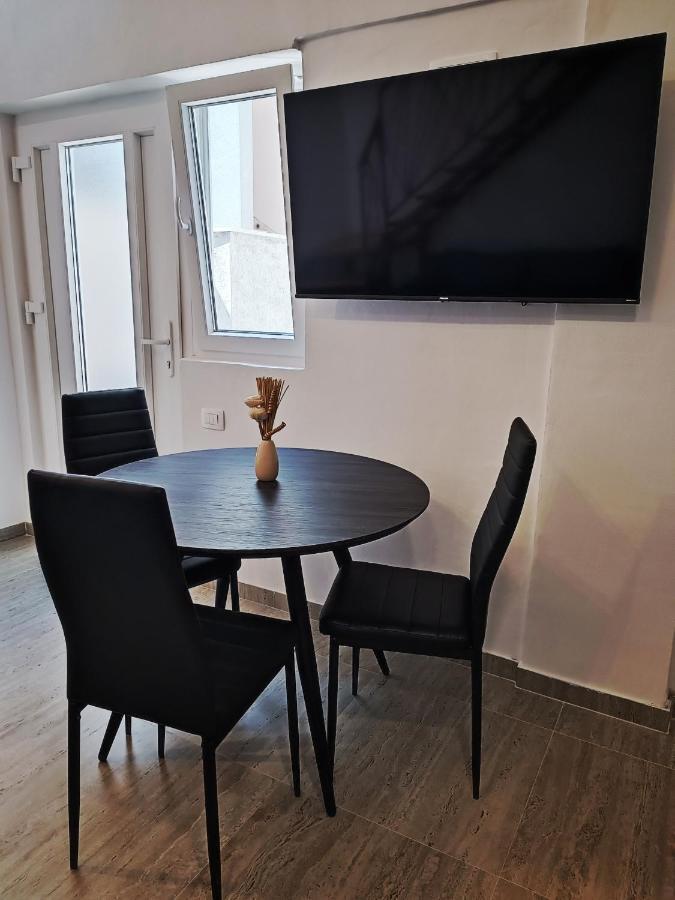 Apartman Gallery Freya Zara Esterno foto