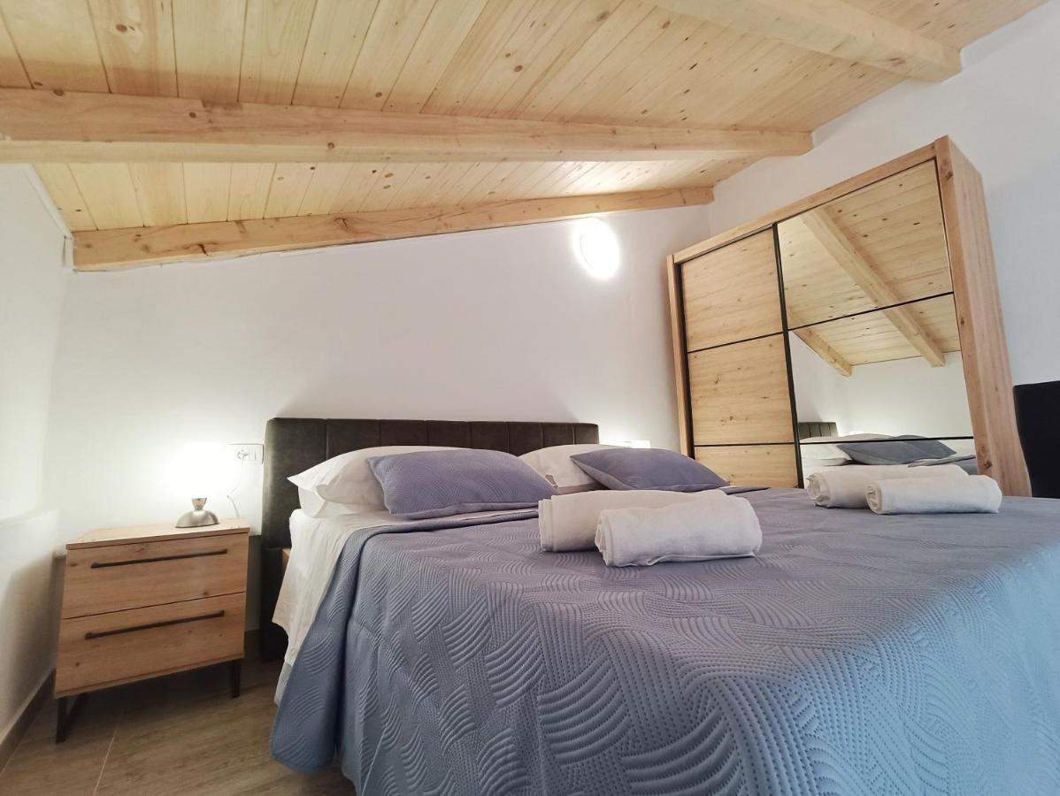 Apartman Gallery Freya Zara Esterno foto